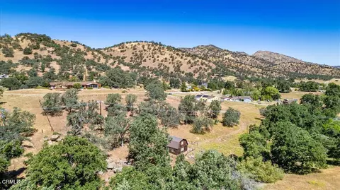 View/Area - 20476 Old Town Rd, Tehachapi, CA 93561 photo 2 of 4