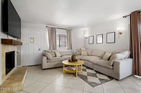 Living - 553 S E St, Oxnard, CA 93030 photo 1 of 2