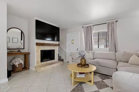 Living - 553 S E St, Oxnard, CA 93030 photo 2 of 2