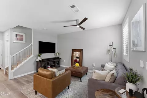 Living - 643 Winchester Dr, Oxnard, CA 93036 photo 1 of 2