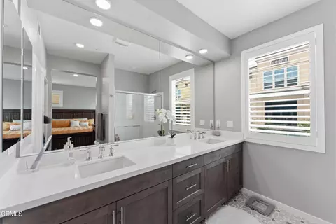 Bath - 643 Winchester Dr, Oxnard, CA 93036 photo 2 of 5