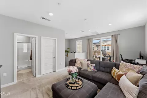 Entry Way - 643 Winchester Dr, Oxnard, CA 93036 photo 4 of 4