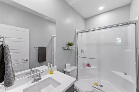 Bath - 643 Winchester Dr, Oxnard, CA 93036 photo 5 of 5