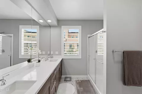 Bath - 643 Winchester Dr, Oxnard, CA 93036 photo 4 of 5