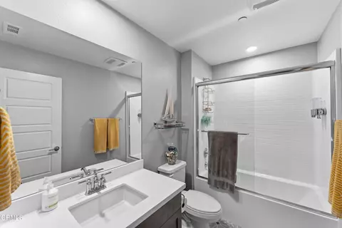 Bath - 643 Winchester Dr, Oxnard, CA 93036 photo 1 of 5