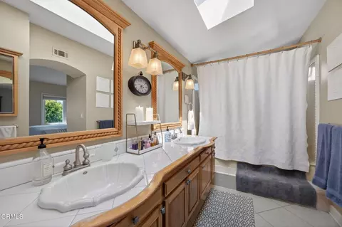 Bath - 145 Japonica Ct, Camarillo, CA 93012 photo 4 of 5