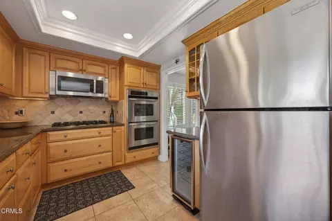 Kitchen - 145 Japonica Ct, Camarillo, CA 93012 photo 3 of 4