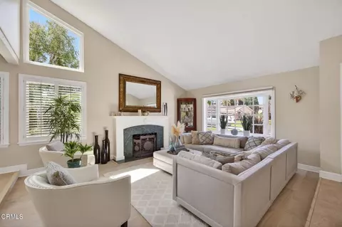Living - 145 Japonica Ct, Camarillo, CA 93012 photo 2 of 5