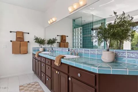 Bath - 1602 Grace Ct, Camarillo, CA 93010 photo 2 of 8