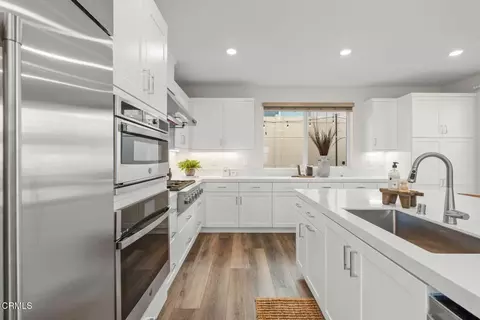 Kitchen - 3068 Harrison Ln, Simi Valley, CA 93065 photo 2 of 5