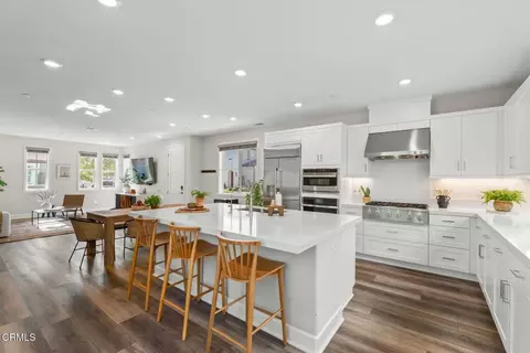 Kitchen - 3068 Harrison Ln, Simi Valley, CA 93065 photo 4 of 5
