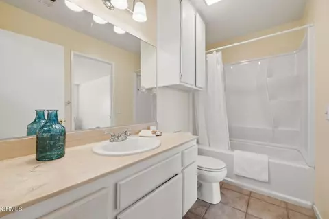 Bath - 3017 Kelp Ln, Oxnard, CA 93035 photo 2 of 2
