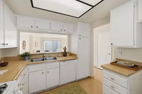 Kitchen - 3017 Kelp Ln, Oxnard, CA 93035 photo 2 of 5