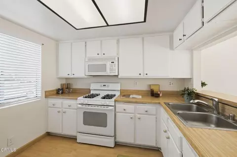 Kitchen - 3017 Kelp Ln, Oxnard, CA 93035 photo 1 of 5
