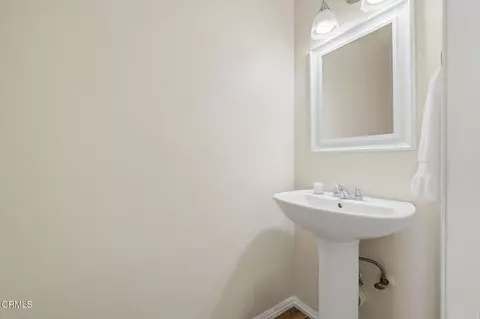 Bath - 3017 Kelp Ln, Oxnard, CA 93035 photo 1 of 2