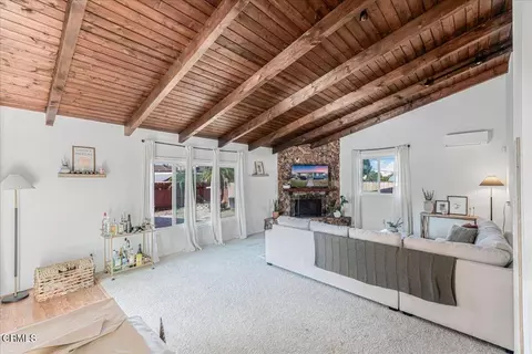 Living - 634 E Kamala St, Oxnard, CA 93033 photo 2 of 5