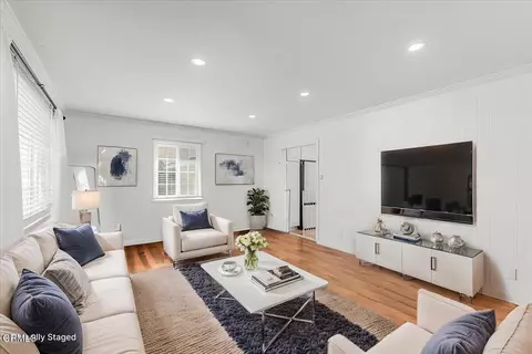 Living - 634 E Kamala St, Oxnard, CA 93033 photo 1 of 5