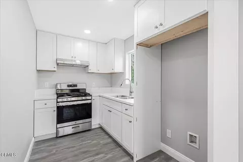 Entry Way - 634 E Kamala St, Oxnard, CA 93033 photo 2 of 2