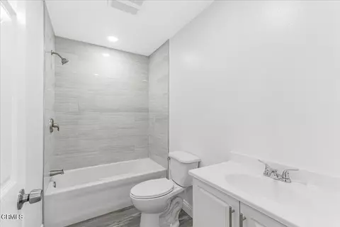 Bath - 634 E Kamala St, Oxnard, CA 93033 photo 3 of 3