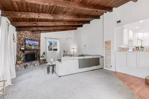 Living - 634 E Kamala St, Oxnard, CA 93033 photo 3 of 5