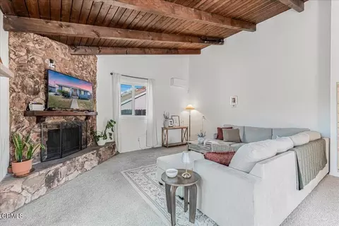 Living - 634 E Kamala St, Oxnard, CA 93033 photo 4 of 5