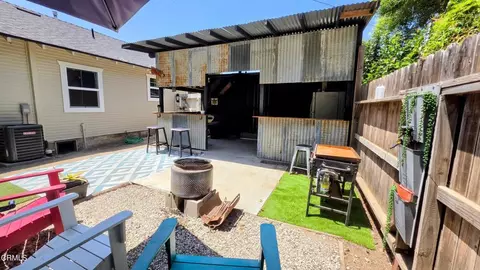 Exterior - 712 Main St, Piru, CA 93040 photo 7 of 9