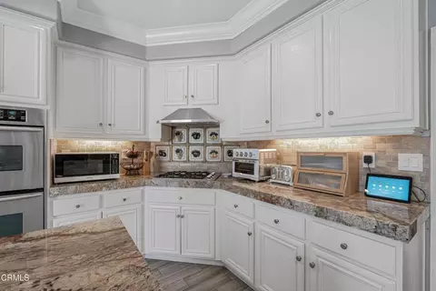 Kitchen - 209 Southcrest Pl, Simi Valley, CA 93065 photo 3 of 5