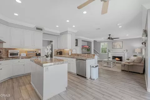 Kitchen - 209 Southcrest Pl, Simi Valley, CA 93065 photo 2 of 5