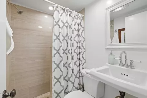 Bath - 386 Larmier, Oak View, CA 93022 photo 2 of 2