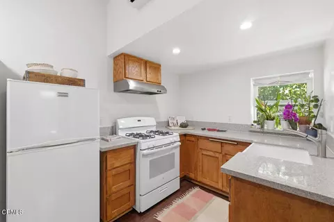 Kitchen - 386 Larmier, Oak View, CA 93022 photo 5 of 6
