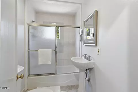 Bath - 386 Larmier, Oak View, CA 93022 photo 1 of 2