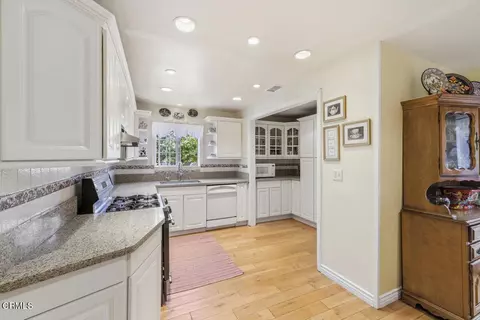 Kitchen - 386 Larmier, Oak View, CA 93022 photo 2 of 6