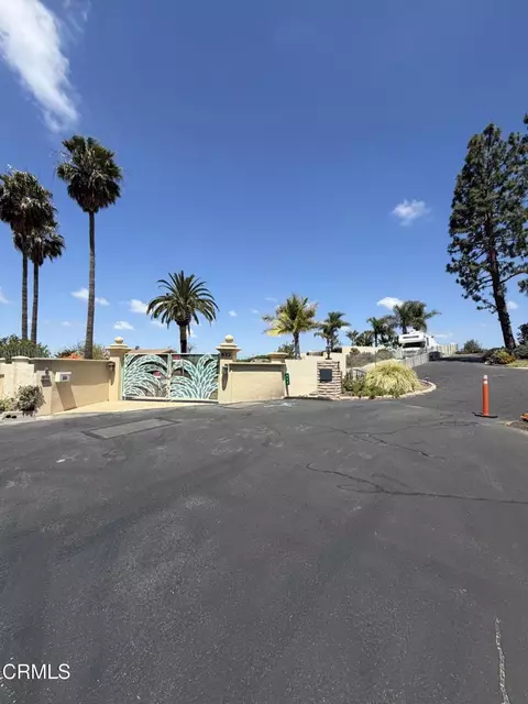 833 W Highland Dr, Camarillo, CA 93010