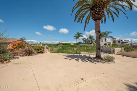833 W Highland Dr, Camarillo, CA 93010 photo 3