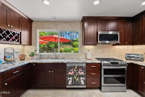 Kitchen - 577 Corte Aguacate, Camarillo, CA 93010 photo 2 of 5