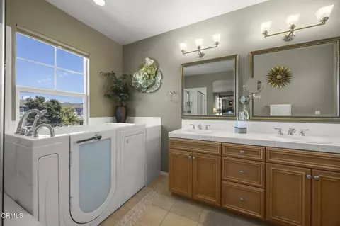 Bath - 1423 Caspian Way, Oxnard, CA 93035 photo 3 of 6
