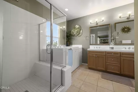 Bath - 1423 Caspian Way, Oxnard, CA 93035 photo 2 of 6
