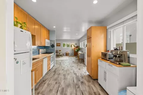 Kitchen - 1308 Devon Ln, Ventura, CA 93001 photo 6 of 7