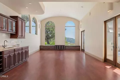 Living - 10948 Alto Ct, Oak View, CA 93022 photo 4 of 7