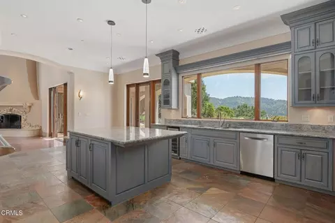 Kitchen - 10948 Alto Ct, Oak View, CA 93022 photo 3 of 6