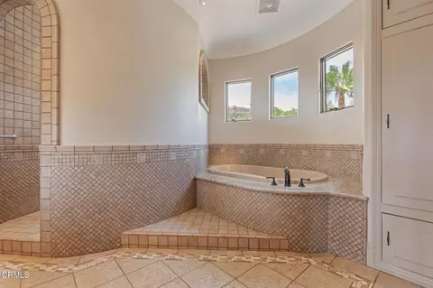 Bath - 10948 Alto Ct, Oak View, CA 93022 photo 2 of 5