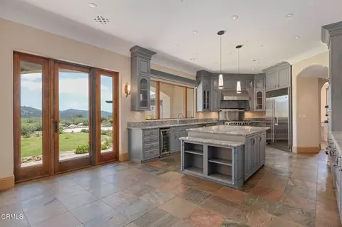 Kitchen - 10948 Alto Ct, Oak View, CA 93022 photo 2 of 6