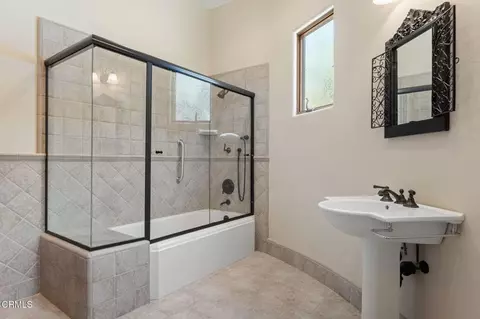 Bath - 10948 Alto Ct, Oak View, CA 93022 photo 5 of 5