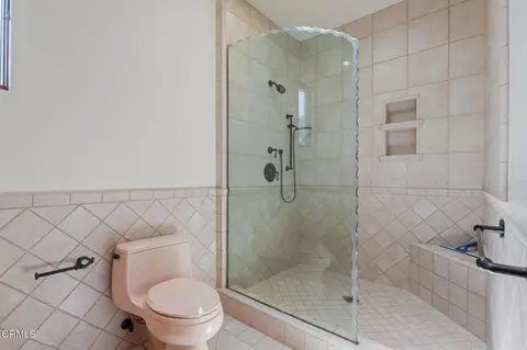 Bath - 10948 Alto Ct, Oak View, CA 93022 photo 4 of 5