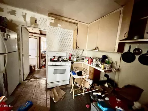 945 S E St, Oxnard, CA 93030 photo 3