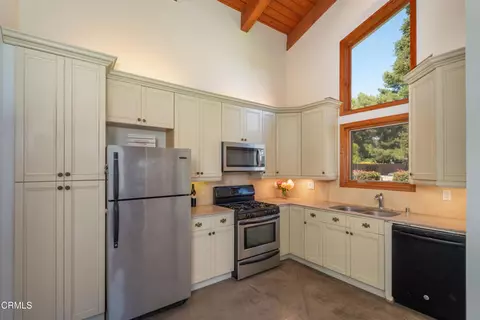 Kitchen - 4111 Sand Canyon Rd, Somis, CA 93066 photo 5 of 5