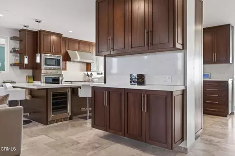 Kitchen - 3349 Ocean Dr, Oxnard, CA 93035 photo 4 of 9