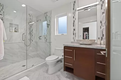 Bath - 3349 Ocean Dr, Oxnard, CA 93035 photo 5 of 10