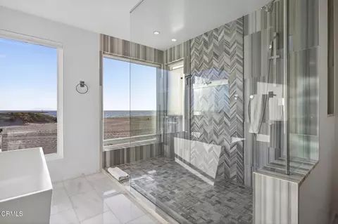 Bath - 3349 Ocean Dr, Oxnard, CA 93035 photo 4 of 10