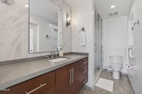 Bath - 3349 Ocean Dr, Oxnard, CA 93035 photo 9 of 10